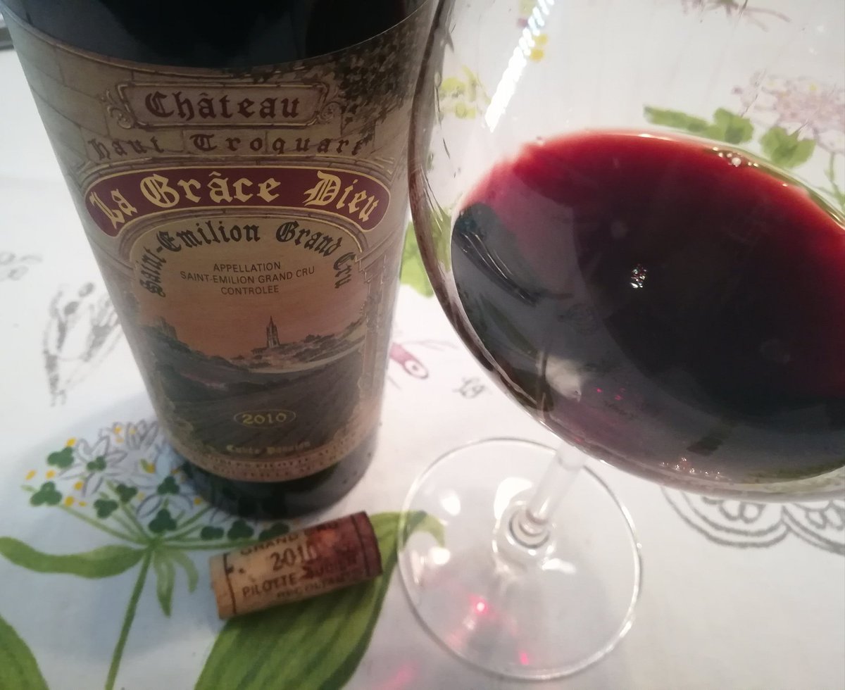 enoitaca's tweet image. Se rilanciavi faceva per tre e poi ti stangava con Poker di Re... #sommelier #degustazione #vino Saint-Emilion Grand Cru 2010 #Bordeaux