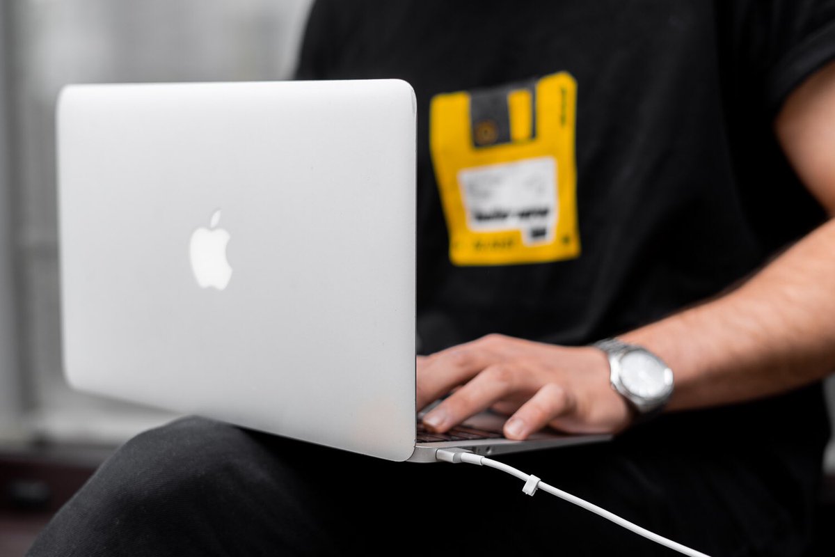 AnWires's tweet image. ANWires combines the advantages of anti-vandal MagSafe and MagSafe 2 connectors with the ability to save on cords with USB-C connector.⠀
In case you accidentally tug the cord while charging,the magnet is easily disconnected.More detailed information anwires.com