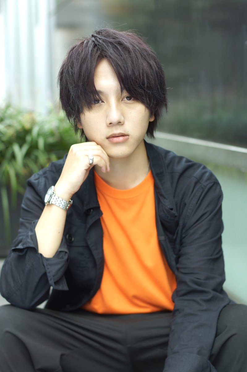 Akros アクロス 美容室 Pressチーム 髪西と御朱印や花壇動画を撮っていますが 佐藤は美容師です 実は落ち着いたナチュラルなスタイルが得意 今回は新しい大人髪西です ヘアスタイルは大人ですが動画はお兄ちゃんに絡む弟的なやんちゃな髪西の素の