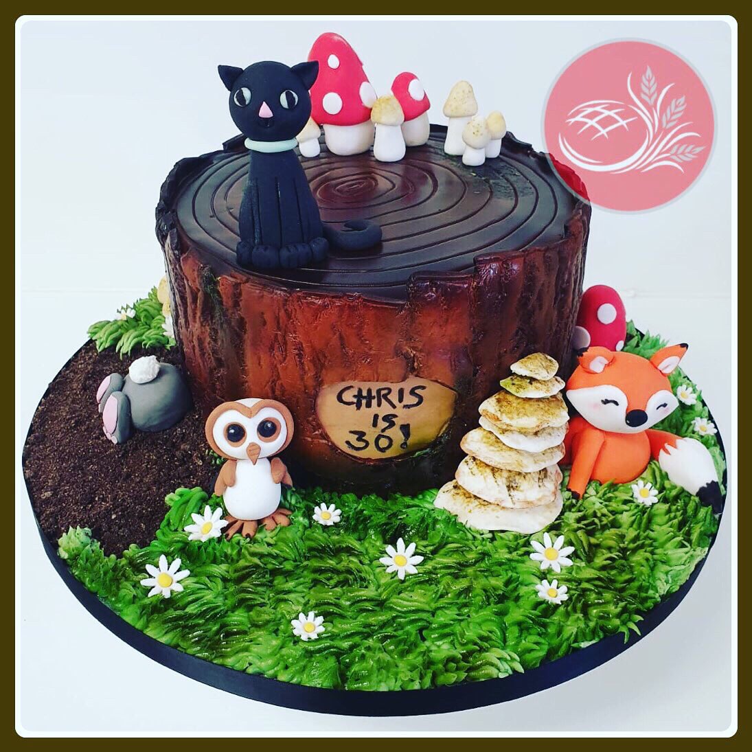 A tough decision this week with so many different cakes but we think this was our #favouritecakeoftheweek #woodlandcake #bespokecakes #cakery #westmidlands