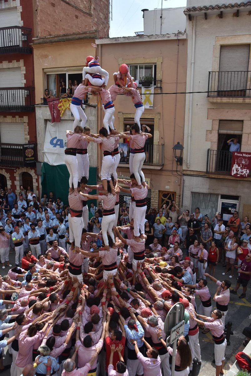 OnaLaTorre's tweet photo. #7d7 dels @xiquetstgn #5d7 dels @nensdelvendrell i #4d7a dels @nois1975 a #Torredembarra #castellers #FMTdb #SantaRosalia2019 Fotos @AnnaF1668 En directe al 107FM i https://t.co/xjpOXFltFA https://t.co/94OOCKSaLV