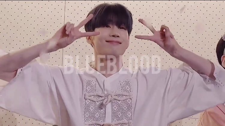 aura_1224's tweet photo. 엑스원 플래시
엑스원 괜찮아요
엑스원 웃젤예
엑스원 리얼리티
엑스원 직캠
엑스원 애교
엑스원 셀카
엑스원 사랑해
#엑스원_비상_퀀텀리프
#엑스원_초동_40만돌파 
#엑스원_원잇_영원히_함께해
#엑스원_데뷔_성공적
#엑스원_꽃길만_걷자 https://t.co/orMDdjFtMO
