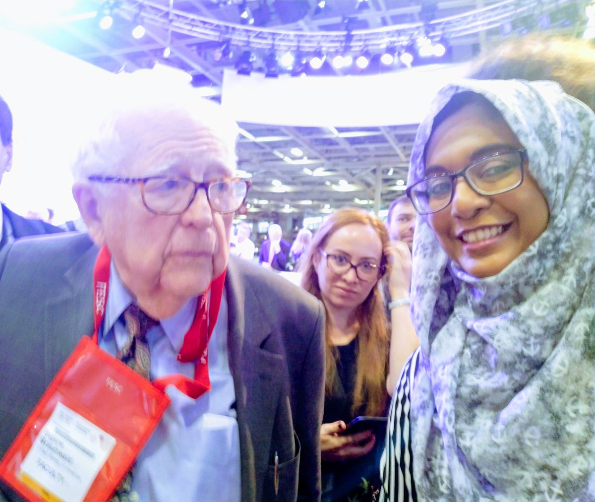 aayshacader's tweet photo. @escardio @Barbara_Casadei @Drroxmehran @DrSheilaSahni @mirvatalasnag @iamritu @ShelleyZieroth @rahatheart1 @JelaniAini @drsonyaburgess @DrSarahjZaman @purviparwani @biljana_parapid @yaqoub_lina @hvanspall @DrMarthaGulati @saraceciliamtz @SSamargandy @cardioPCImom @Pooh_Velagapudi @AnastasiaSMihai @ShrillaB @ShaziaTHussain1 @SJcardio @SelmaFMohammed And when you secure a selfie with Prof Eugene #Braunwald you tweet it! ☺️
 💯 #Groupiemode https://t.co/AocER9VC5F