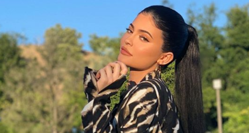tabloidhr's tweet photo. Kylie Jenner ima novu najbolju frendicu. Bivše mjesto Jordyn Woods ponovno je zauzeto
https://t.co/Zpn9jOtzmL https://t.co/4IBbZUtLSo