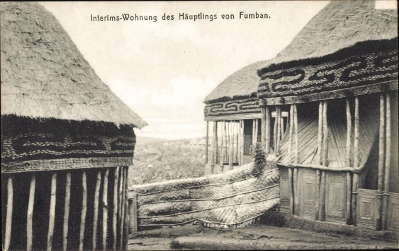  #ForgottenAfricanArchitecture(6/15) Bamun (Cameroun): Fumban, the capital of the Kingdom of Famun, was a center of arts and learning: the indigenous African Bamun script was designed in this royal palace by mfon (king) Njoya and his court.