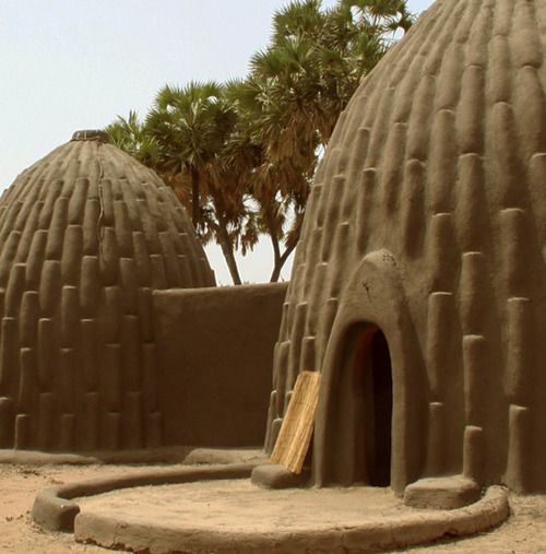  #ForgottenAfricanArchitecture(13/15) Musgum (Cameroon/Chad) These disappearing mud huts are not just incredibly elegant but according to architect and author of "Earth Architecture" Ronald Rael they are "a catenary arch - the idea mathematical form".