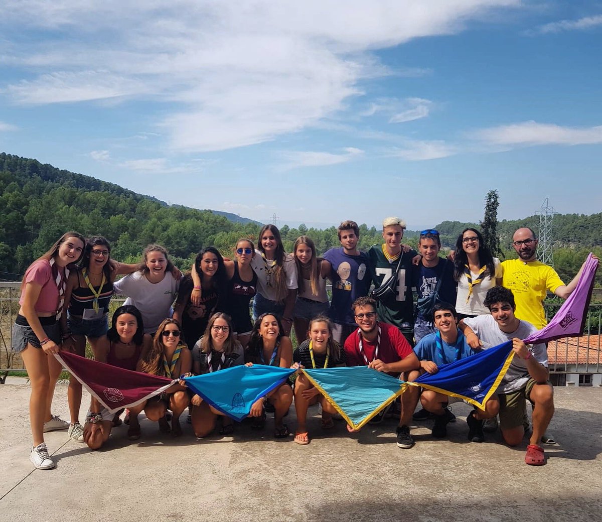 Aquest estiu, 20 monis de la  <a href="/Zona12MCECC/">Zona 12 MCECC</a> dels esplais @EsplailaBranca, <a href="/EsplaiLaTrepa/">Grup d'Esplai La Trepa</a>, <a href="/esplaixiribec/">Esplai Xiribec</a>, <a href="/CETeranyina/">CE La Teranyina</a> i Can Colapi han participat als cursos residencials dels <a href="/esplaisMCECC/">Moviment de Centres d'Esplai Cristians Catalans</a> de la <a href="/Fundperetarres/">Fundació Pere Tarrés</a> per tal d'obtenir el títol de monitor/a i el de director/a de #lleure