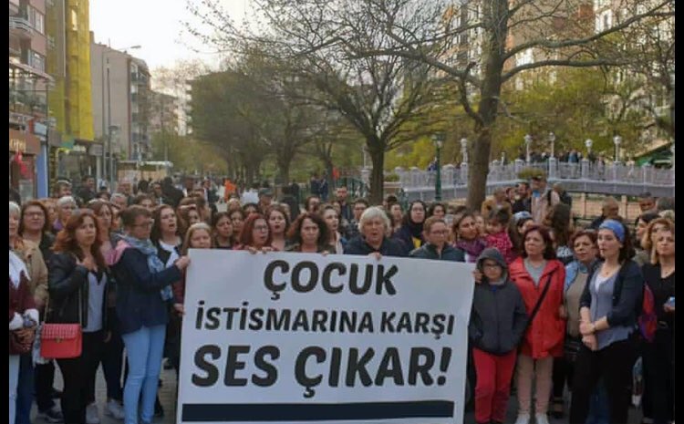 msaacarr's tweet photo. Yayın yasağı gelmeden haberi hemen paylaşalım.              İstanbul Ümraniye’de Fıkıh-Der’e ait yatılı Kuran Kursunda, eğitmenler Ömer Işıkteki, Hacı Serkan Bektaş ve Tarık Bektaş’ın  20’yi aşkın çocuga cinsel istismarda bulunduğu ortaya çıkmış ve tutuklanmışlar yazıklar olsun https://t.co/xKKvzEmI6T