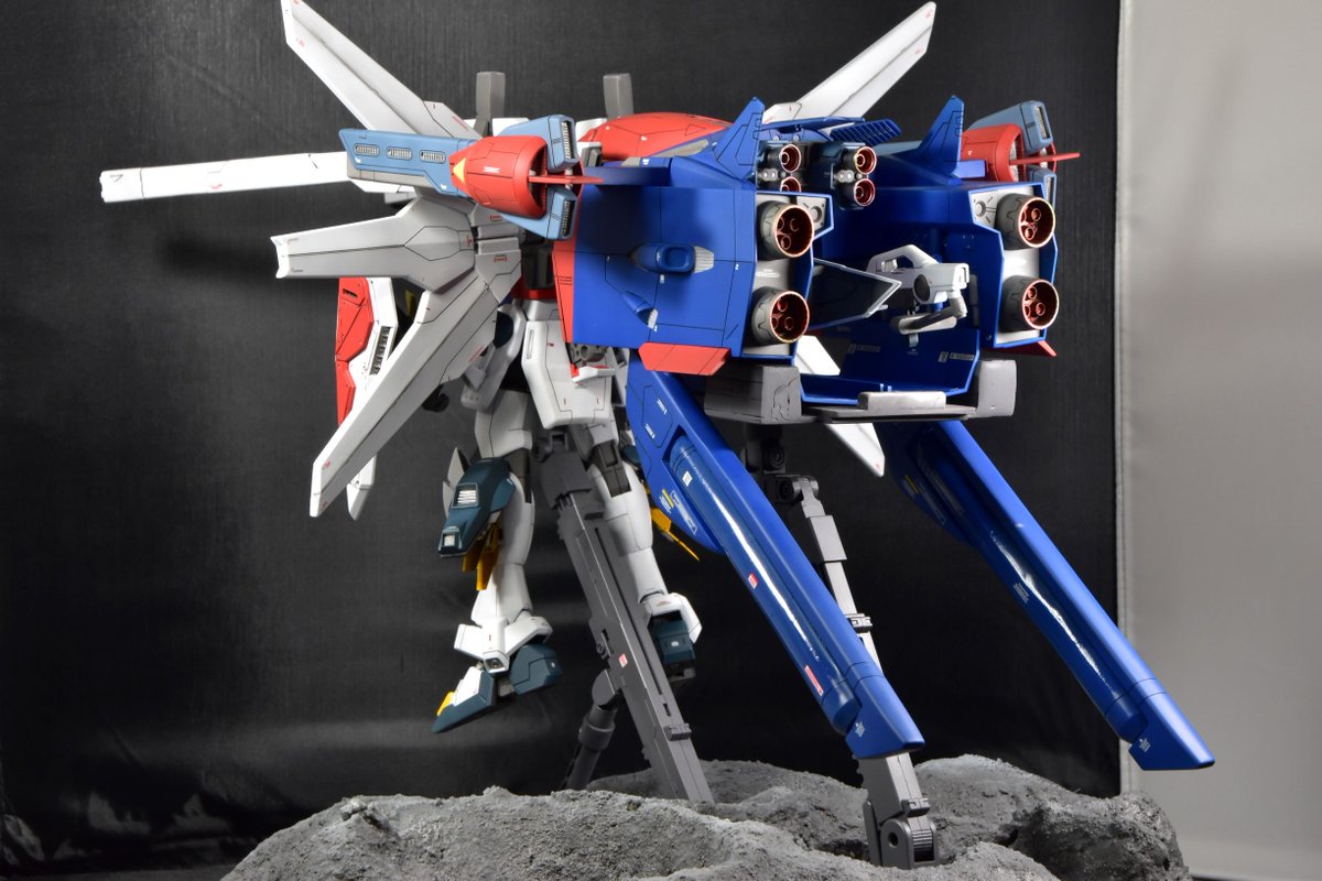 _BANSHEE__'s tweet photo. 今年は自分の好きなガンダムXからでDXとGファルコンを改修して製作しました。
リフレクターの輝きとツインサテライトを構えたこのポーズが大好きで形にしました。
#GBWC2019 https://t.co/bPaALFMjmR