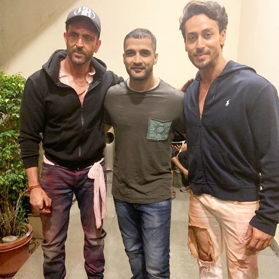 HRFCItaly's tweet photo. #Hrithik and #Tiger at the wrap up party of #WAR. #hrithikvstiger #yrf #itsnotawrap 😃
#Hrithik e #Tiger al party di fine riprese di #WAR. #hrithikvstiger 👍😍😃 https://t.co/dJcCfNzC2Z
