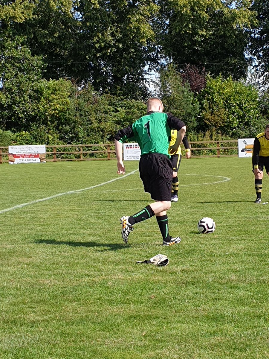 JacksdaleSFC's tweet image. The teams are warming up and big shoutout to @JakeBruce0 making his debut. Name another keeper that has a head thinner than the post... #HalaDale