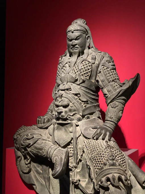 上野の三国志展行ってきました! 横山三国志の原画も飾ってあって楽しかった  横山三国志のバッチ買ったのでこれ付けて外出ることにします 