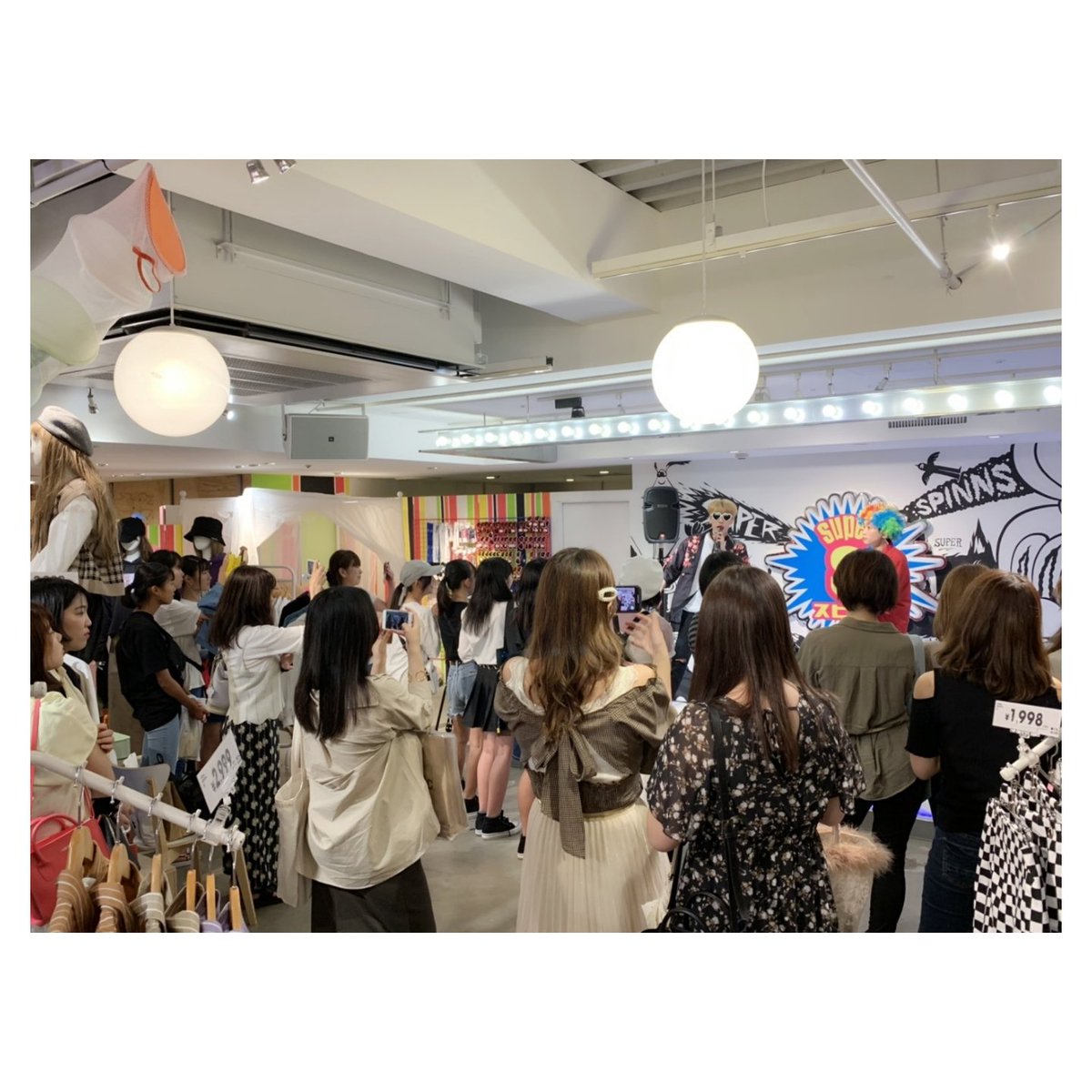 showtime_office's tweet photo. 土曜日神戸サンノミーアの楽しいイベント。
本当にたくさんの方が来てくださって遠いところからも来てくださって本当にありがとうございます。
もっと楽しい舞台でお返しいたします。
来週は金曜日は鶴橋でイベントします。韓国の街で
ホットドッグも食べて,トッポッキも食べて,公演も見て下さい。 https://t.co/NFhRNO6L6F