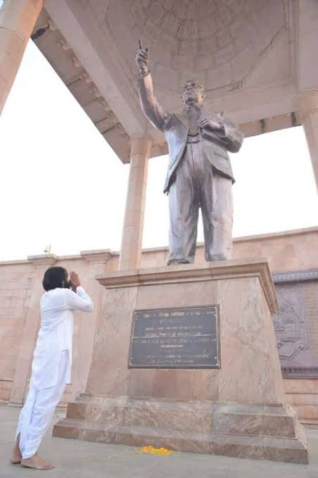 sandeepdurgesh5's tweet photo. The only man who understood The real ideology of Dr.Ambedkar and who followed it 

Shri @PawanKalyan garu 🙏

#HappyBirthdayPawanKalyan https://t.co/n4lkswCHeb https://t.co/qYV2gQgxgs