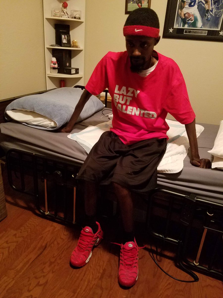 LILCOREY_TRILL's tweet image. IF YOU HAVE FAITH IN ME WALKING AGAIN RETWEET THIS! SITTING UP IN MY OWN BED! I PROMISE THIS ISN&apos;T EASY! LITERALLY ALMOST WANTED TO CRY EVEN POSTING THIS. I FOREVER WILL #FINDAWAY. I WILL NEVER GIVE UP NO MATTER HOW HARD LIFE GETS. IF I&apos;M NOT GIVING UP NOBODY SHOULD AT ALL!