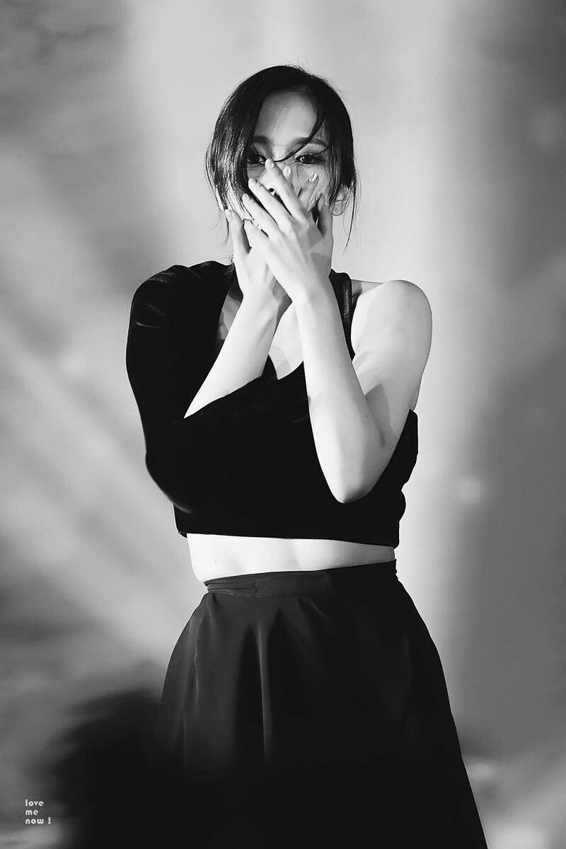 MinariChaeng8's tweet photo. #Michaeng AU 

“My Sk8er Girl”

She was a punk and She did ballet. https://t.co/vII49jmhbt