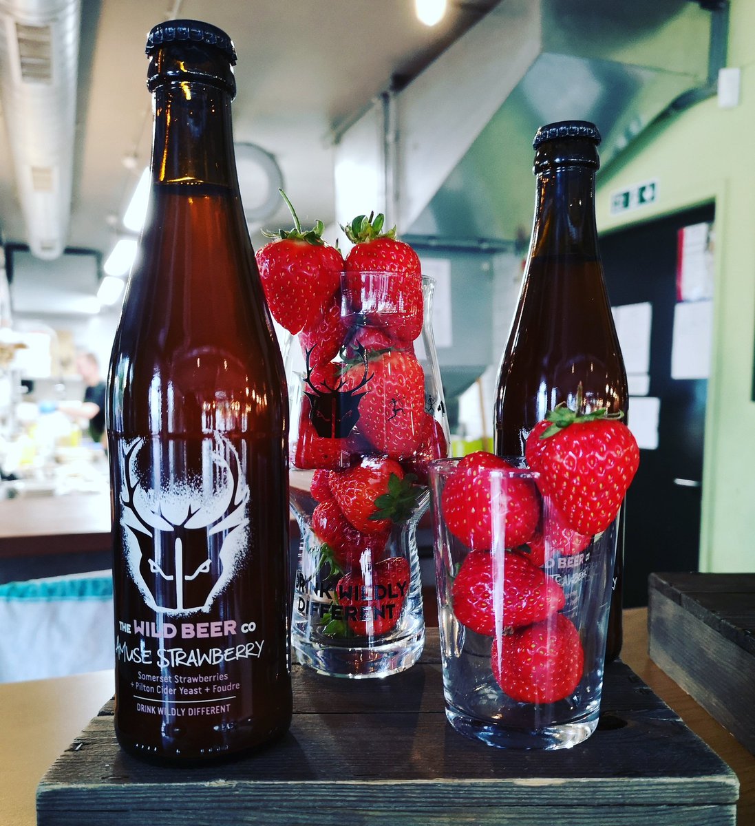 WBWappingWharf's tweet image. Amuse Strawberry 🍓🍓🍓

What Sundays were made for 👌🏼

Somerset strawberries with Pilton Cider Yeast then aged for 2 years in our Foudres to create this beautiful beast 🥰

#wildbeer #piltoncider #drinkwildlydifferent