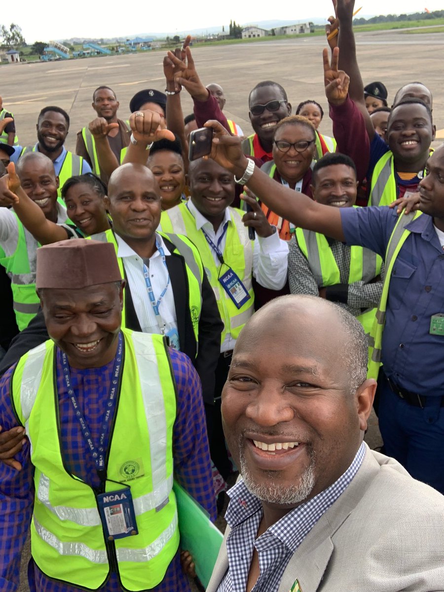 hadisirika's tweet photo. With MD FAAN and staff of Enugu Airport. With all things being equal, we should deliver the runway before Christmas. 🤲🏽🇳🇬🇳🇬🇳🇬 https://t.co/kEUoncEvM2