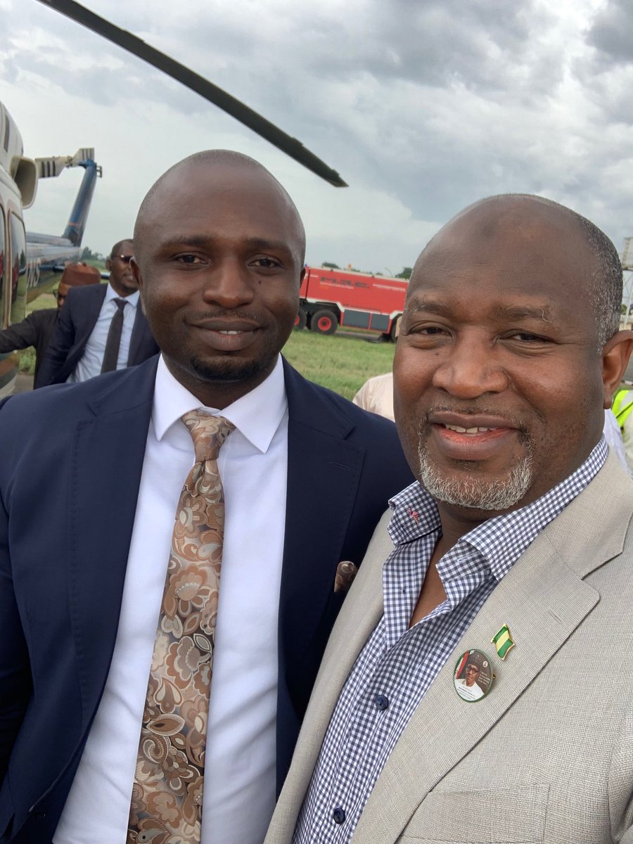 hadisirika's tweet photo. With MD FAAN and staff of Enugu Airport. With all things being equal, we should deliver the runway before Christmas. 🤲🏽🇳🇬🇳🇬🇳🇬 https://t.co/kEUoncEvM2