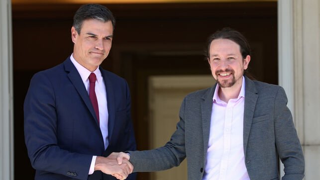 maxpradera's tweet photo. Tú decir que si te invisten 🎶
Los problemas ya no existen
Tú ansiar ser presidente 🎶
Querer repetir sillón
Doblegando oposición 🎶
Tú ser poco inteligente.

Hombre blanco hablar con lengua de serpiente 🎶 https://t.co/qE7UNNQRDH