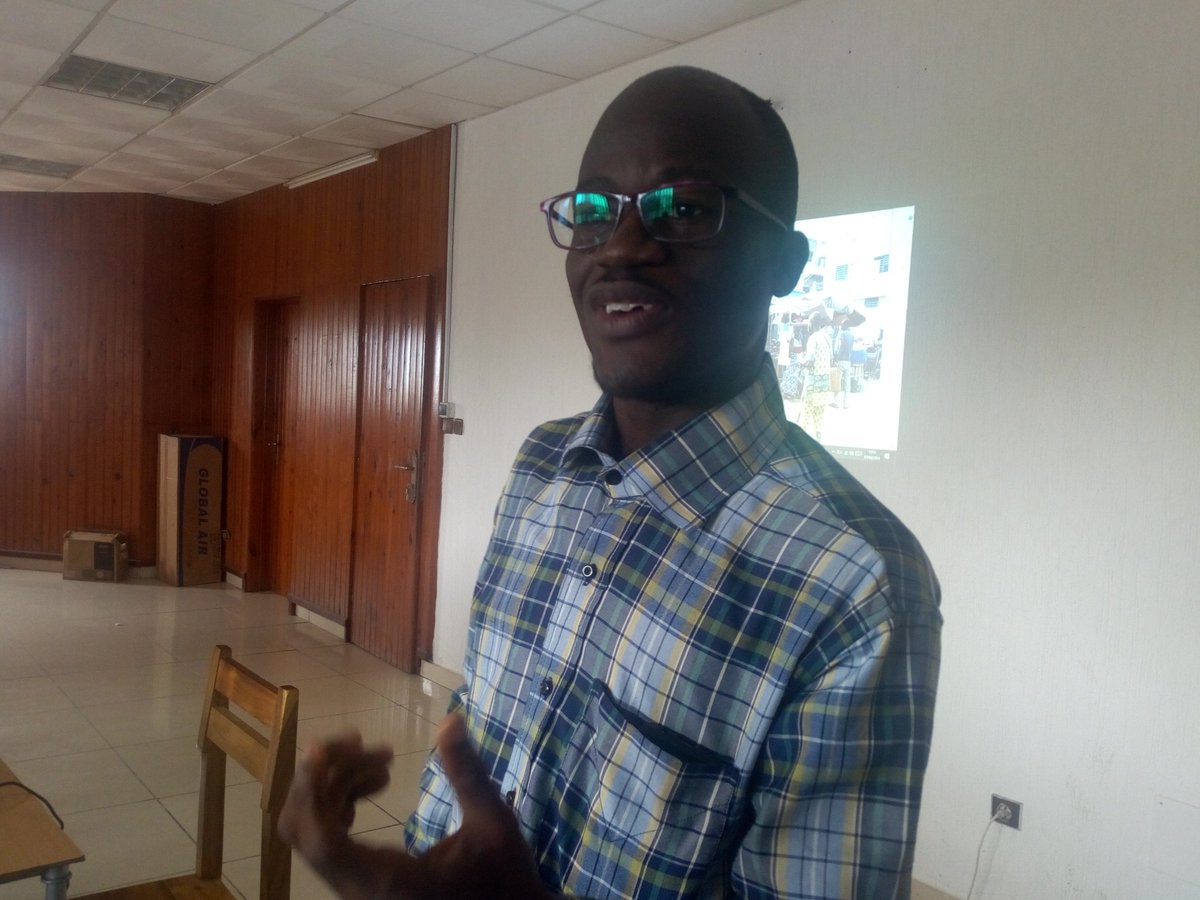ab_benin's tweet photo. @Jro_Soumaho, blogueur de @ab_benin anime une session sur le #référencement #Web (SEO) avec les participants. Il aborde la stratégie d'utilisation des mots clés pour qu'un article soit bien mis en valeur par le moteur de recherche #Google.
#BlogDay229 #Workshopblogging https://t.co/UsXWUhJIoV