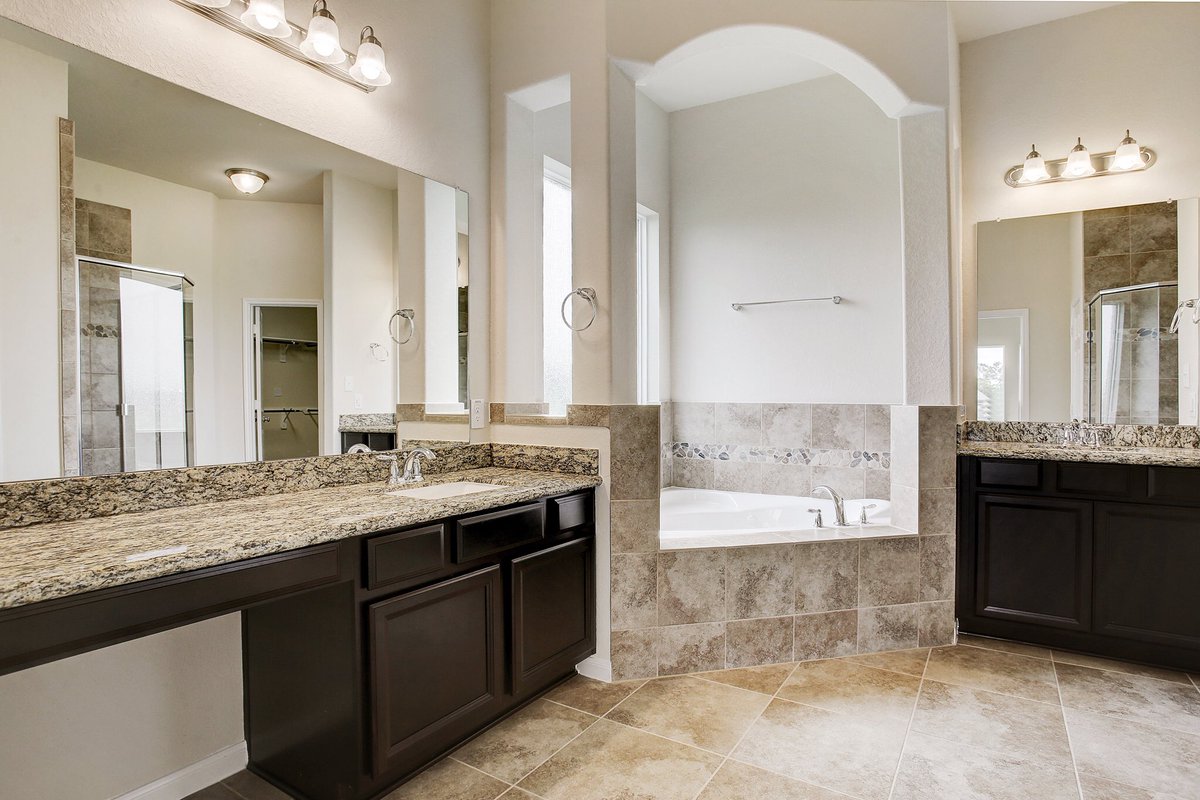 khovhouston's tweet photo. A #khov party is the BEST kind of party. Join us for our Open House Party today at Sellers Station. Own the perfect piece of Texas; 4659 Clearwater sits on 1.3 acres 🤩 Full of Texas charm, you won’t want to miss this home! See you today in #baytowntx from 12pm-4pm. https://t.co/5IiQ9oENU9