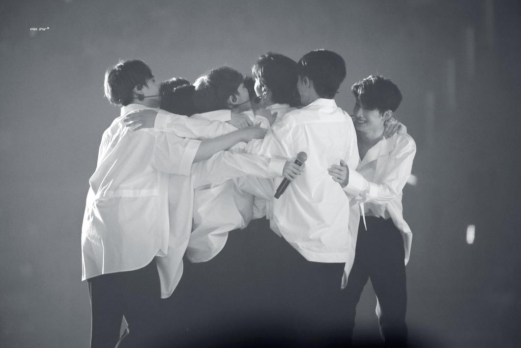 archivehsw's tweet photo. Congratulations for X1's first win Tonight, I and one it was very touched because you guys worked so hard and brought good results. We love you all very much. And I hope you guys grow to be kpop idols who are very famous all over the world, thank you😍😍💜❤ #FLAϟH1STWIN #X1 https://t.co/EYVgT4HM07