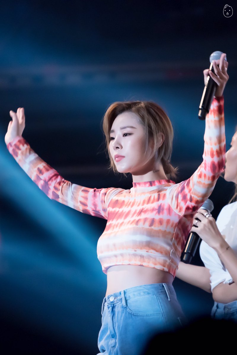 190524 렛츠플라이 원앤원 콘서트 마마무 휘인

그대와 함께 걷는 몇 번에 봄을 지나
여름처럼 뜨겁게 널 사랑하고
가을을 건너 함께 걸으며
겨울을 기다려요.

윤하 - 사계

#마마무 #휘인 #MAMAMOO #WHEEIN
