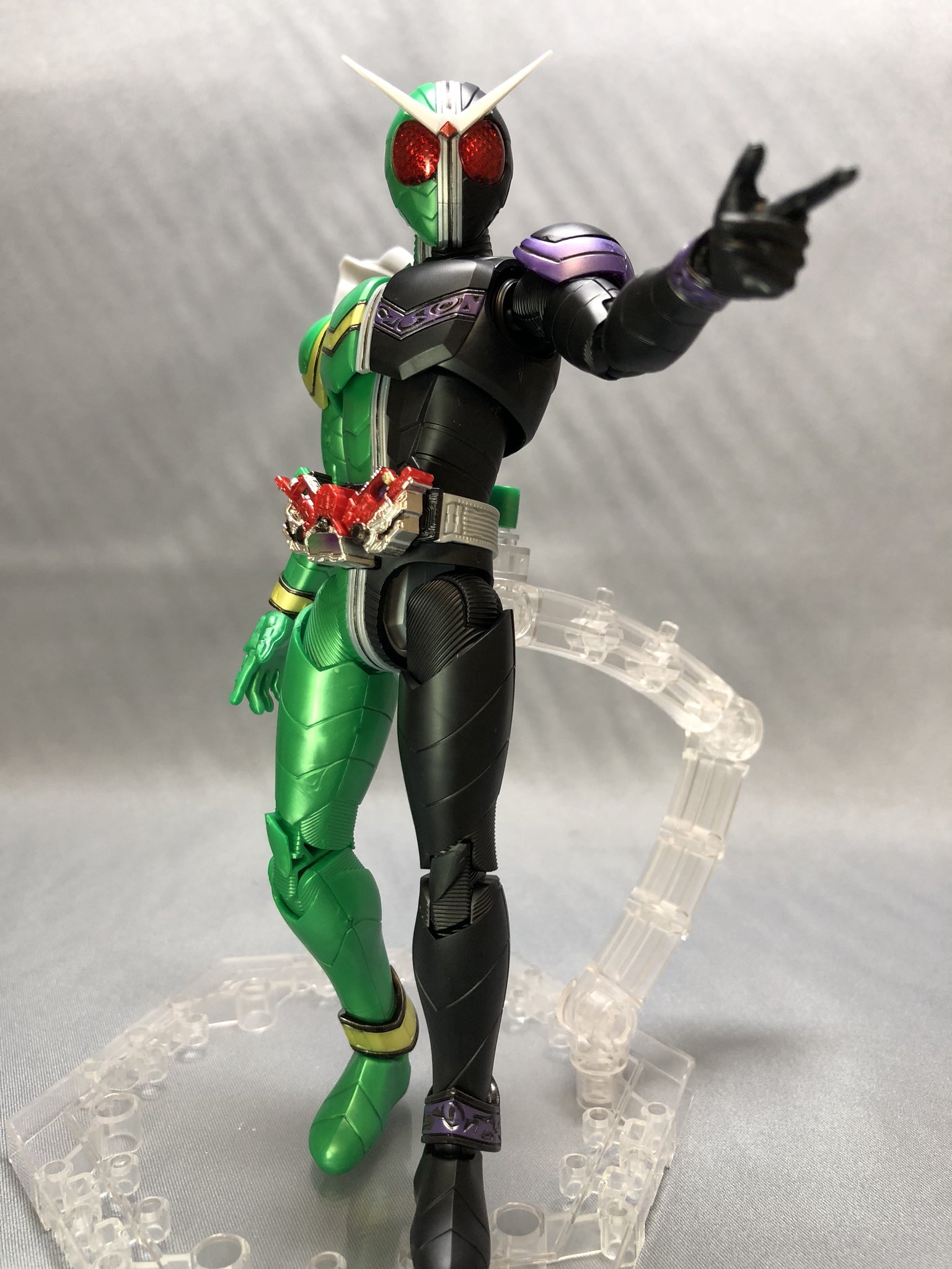 ガウェイン さぁ お前の罪を数えろ 仮面ライダーwと言えばこのポーズと言うべき指さしポーズも再現できます T Co Dicmil27j1 Twitter