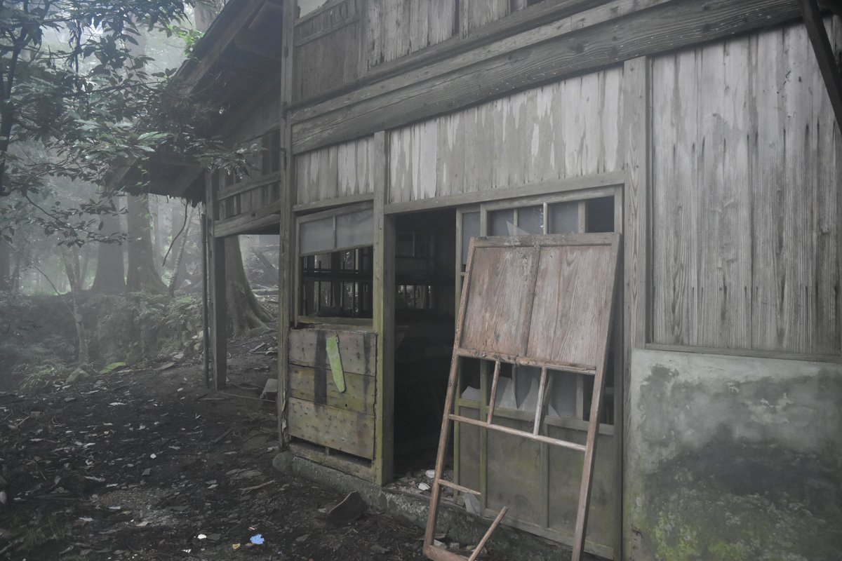 ট ইট র かわうそ 北関東心霊スポットツアー 埼玉 秩父市 岳集落 嶽集落 ホラーゲーム Siren の羽生蛇村のモデルになったとされる廃 村 崩壊が進み現存している家屋はごくわずか 近くにある神社やお墓は管理されているので完全に廃墟でもないようで