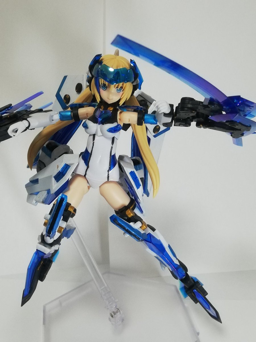 そーま カストルム改造開始 初めての改造 プラ板工作 塗装 初めての家の子 完成しました フレズヴェルク アーテル アルアです アルアは近接 スピード特化型であり とあるモードを使うとさらに強化されます 四枚目 以下リプに続きます