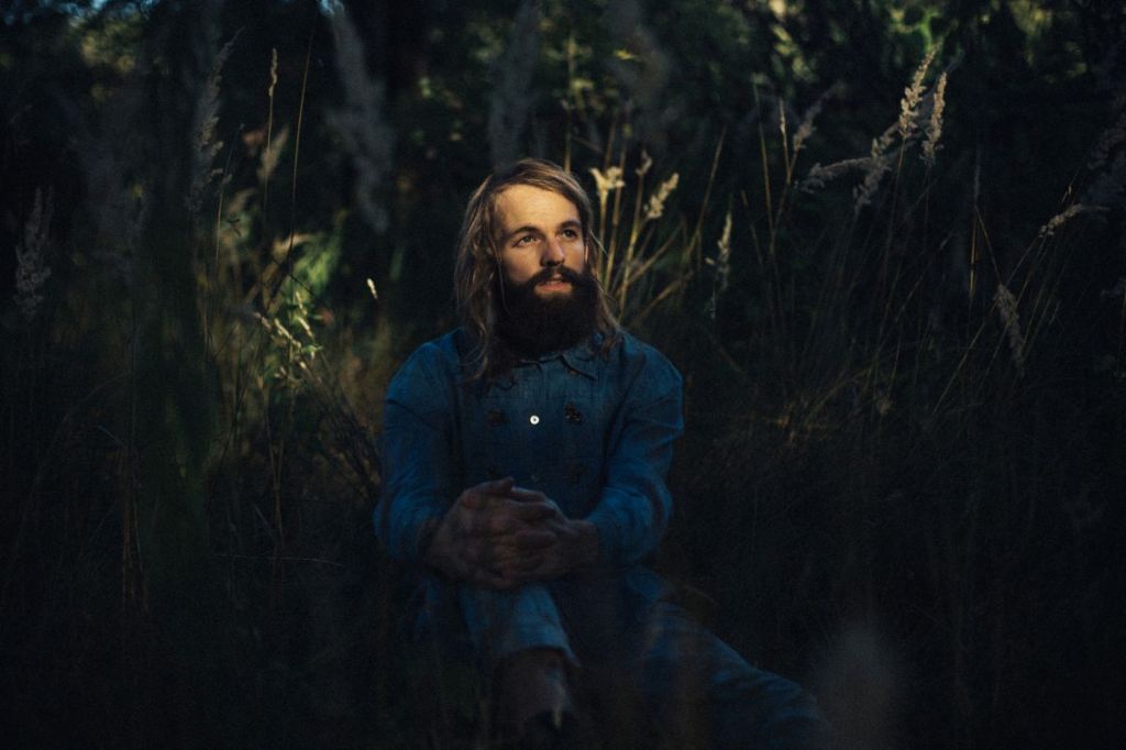 New Release &amp; Video: Lucas Laufen - A Million Miles From Love.... thankfolkforthat.com/new-release-vi…