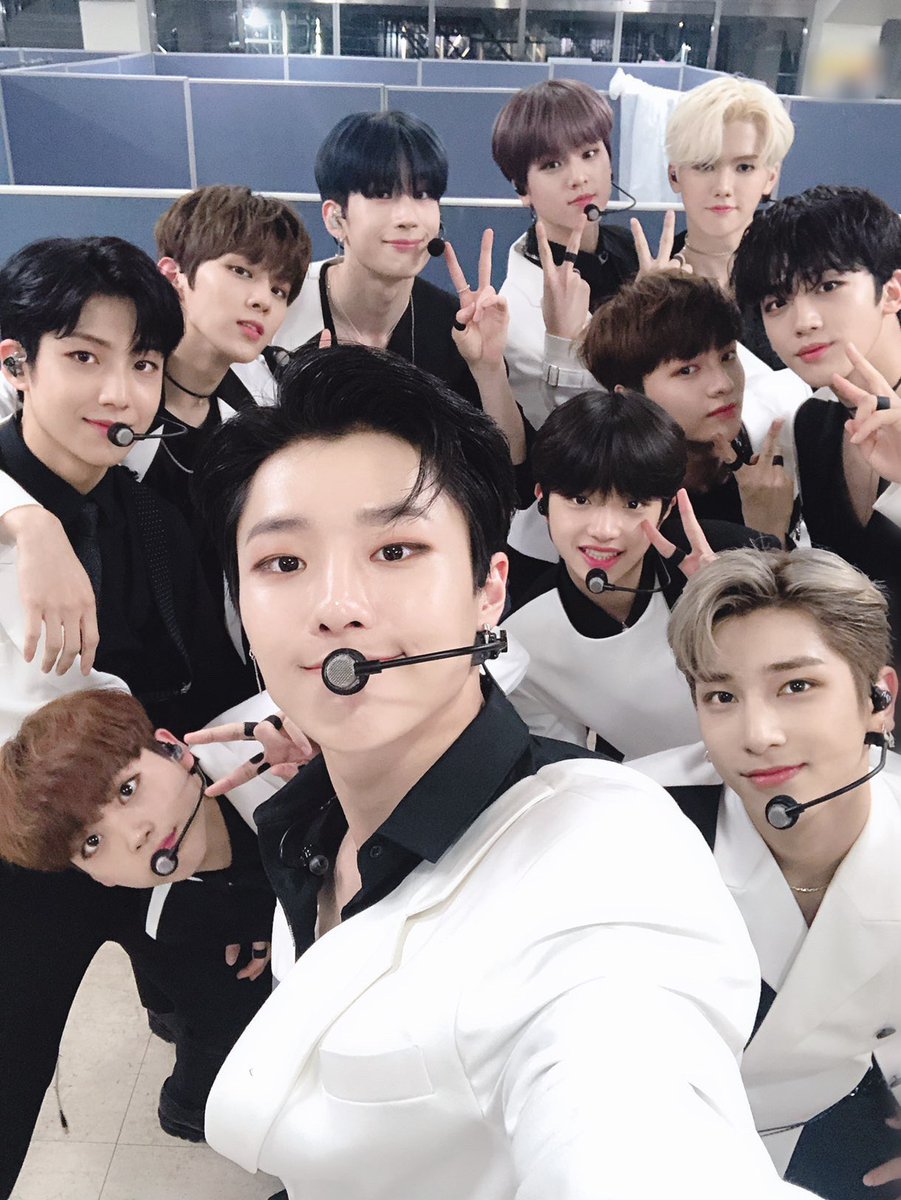 [#X1NOTE]
원잇 여러분의 힘찬 응원소리에 힘내서 무대할 수 있었던 2019 POHANG K-POP CONCERT! 비오는 날씨에도 큰 목소리로 응원해주신 우리 원잇 여러분 감사해요💚 빗길 조심해서 들어가세요 ☔️

#X1 #엑스원