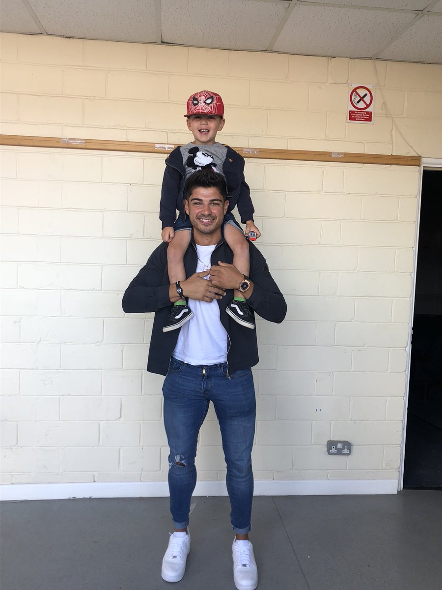 emperry_82's tweet photo. @Anton_Danyluk thank you for making my day &amp; being so cool with my little boy😍 we loved u!! #truckfest #anton #loveisland #whatahottie 😍🔥 https://t.co/4UzqRsT7rx