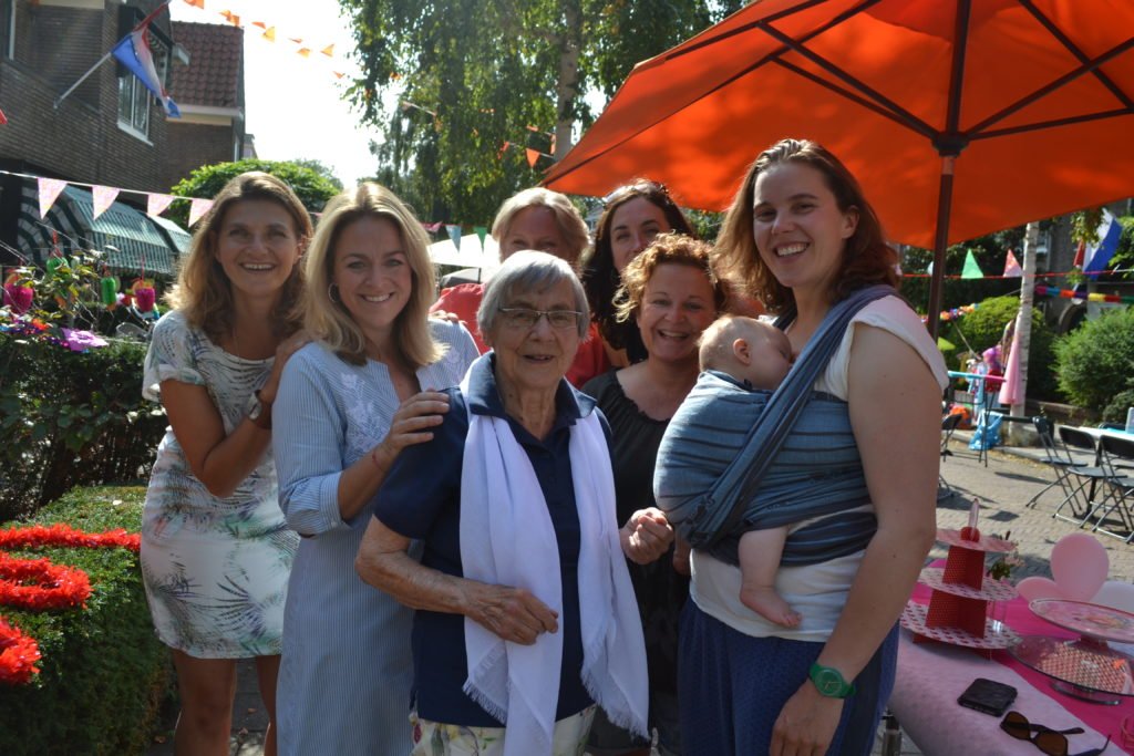 Verbinding zoeken in de wijk: Heemstede in de ban van straatfeesten dlvr.it/RCGvqk