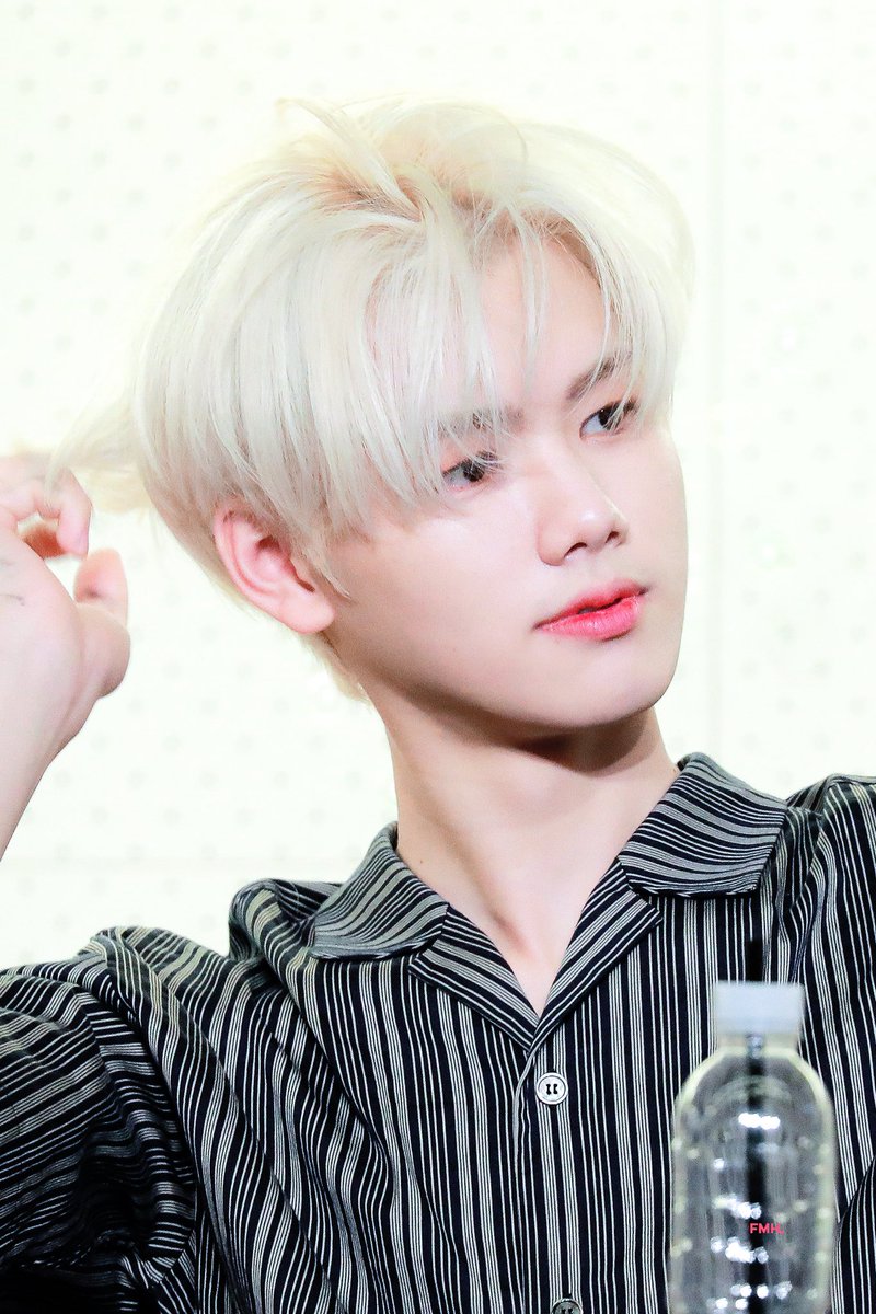 MNadeul's tweet photo. 190831 핫트랙스 
다들 월요일 힘내시라구 👏🏻👏🏻

#X1 #엑스원 #강민희 #MINHEE https://t.co/dVWpxCqgE8