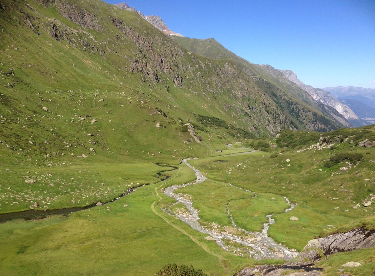 Fronts in alpine rivers: a glacier-fed river from the north-facing side of the valley meets a river with pure mountain spring water from the south-facing side. Always fascinating when these two meet...