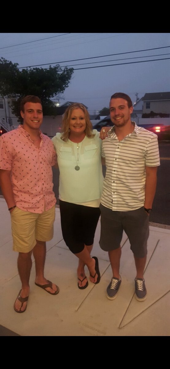 lisalee265's tweet image. Happy 21st birthday to these 2 clowns. Can’t wait to celebrate!! 🎉🍻🎉🍻#nephews #finally21 #itsbeertime @justinabdo00 @jordanabdo23