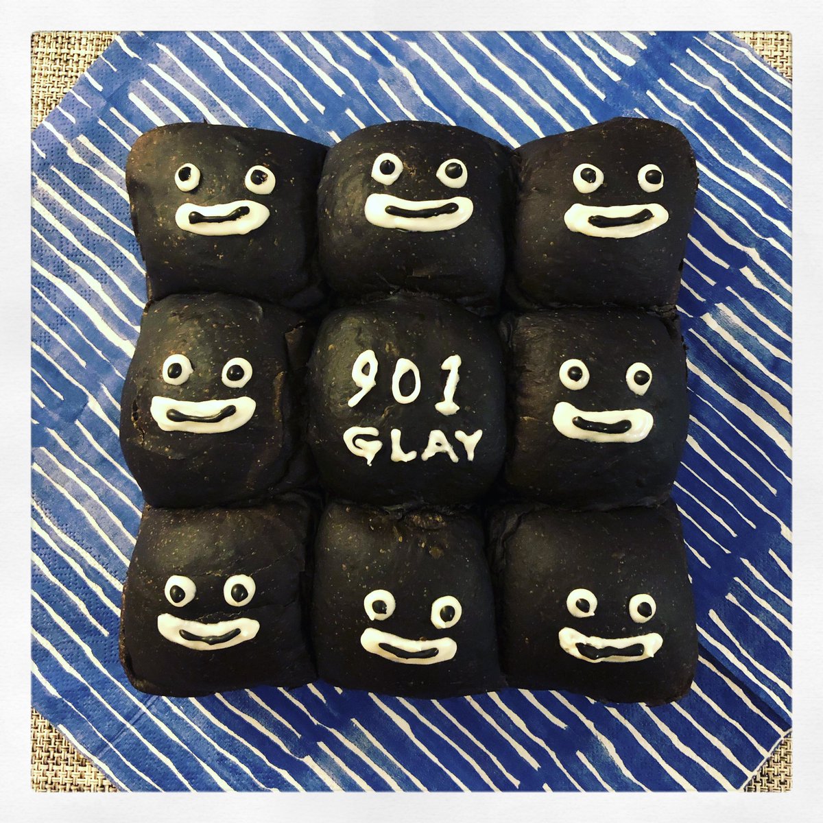 Keiyan Twitterissa ズラーちぎりパン スクエアバージョン 901 Glay の日 Glay Hisashi Kei Hss Zura ズラー Bread 901の日 ちぎりパン 右下の子ホラー