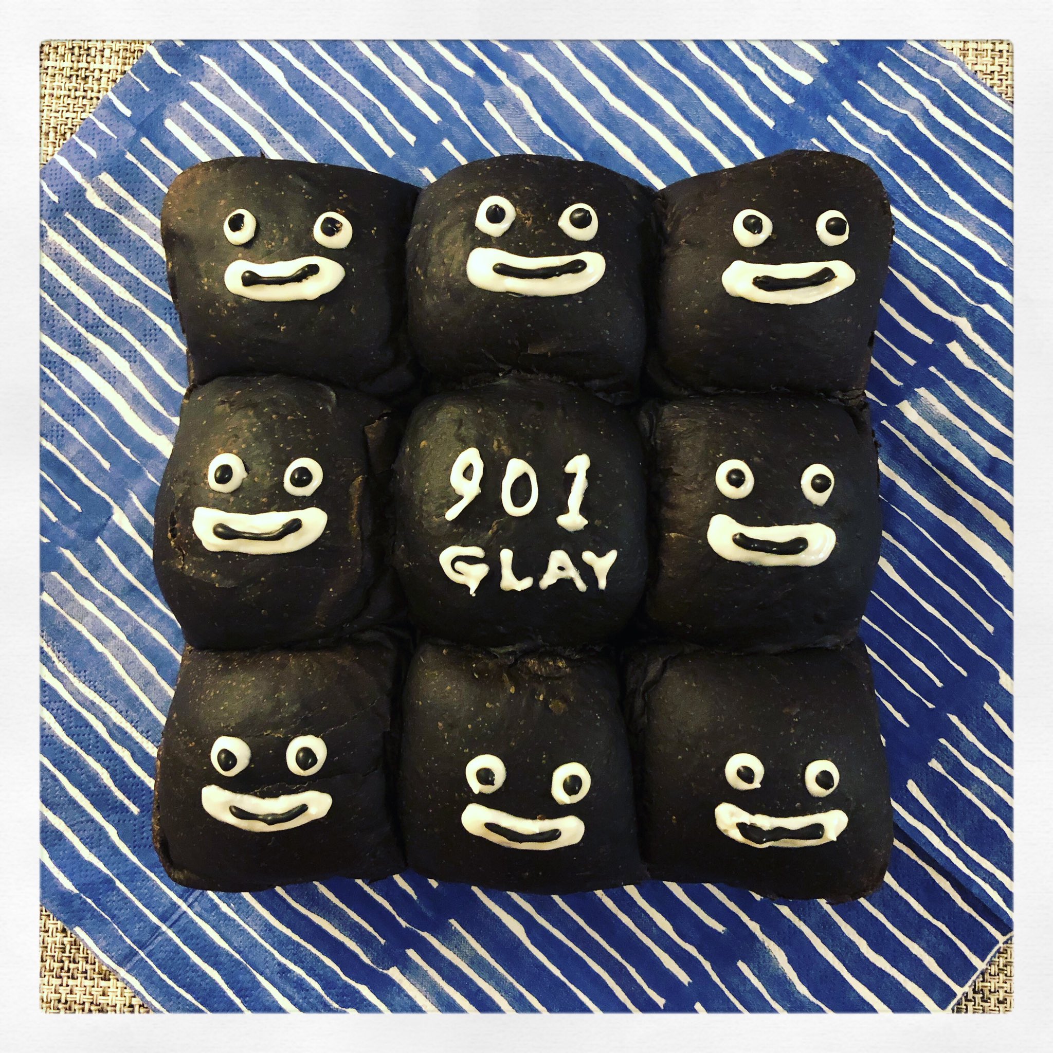 Keiyan ズラーちぎりパン スクエアバージョン 901 Glay の日 Glay Hisashi Kei Hss Zura ズラー Bread 901の日 ちぎりパン 右下の子ホラー T Co 8nu1vxddtz Twitter