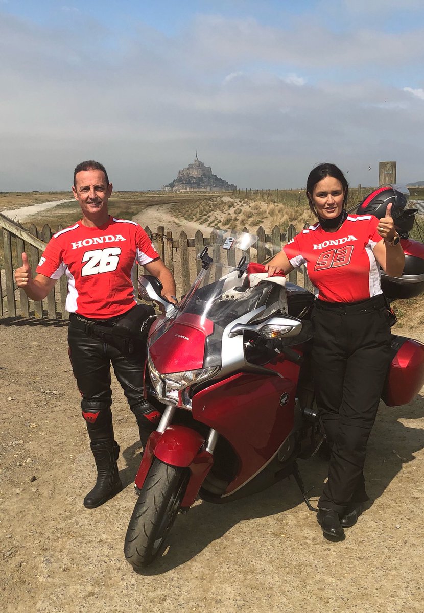 LuloCrego's tweet photo. @marcmarquez93 equipo honda en Mont Sant Michel https://t.co/2nAO5cLANE