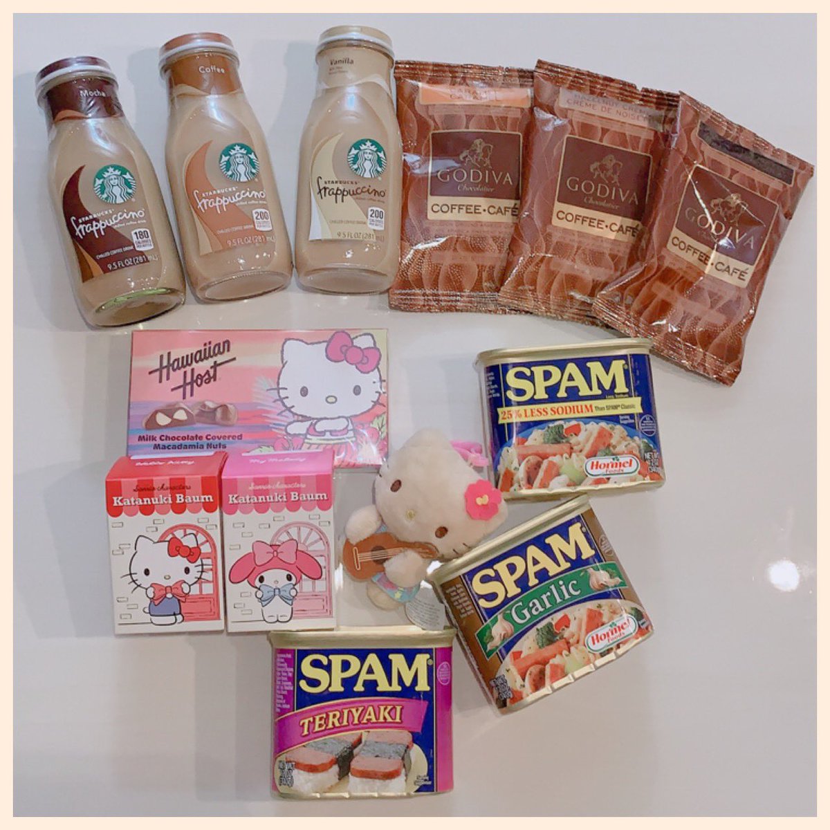 Yun على تويتر 義妹からグアムのお土産 キティちゃんとスタバめっちゃ嬉しい 最近キャットタワー買ったのw 遊んでくれるのがめっちゃ癒される グアム お土産 スタバ Godiva コーヒー キティちゃん キャットタワー 猫好きさんと繋がりたい 猫のいる幸せ