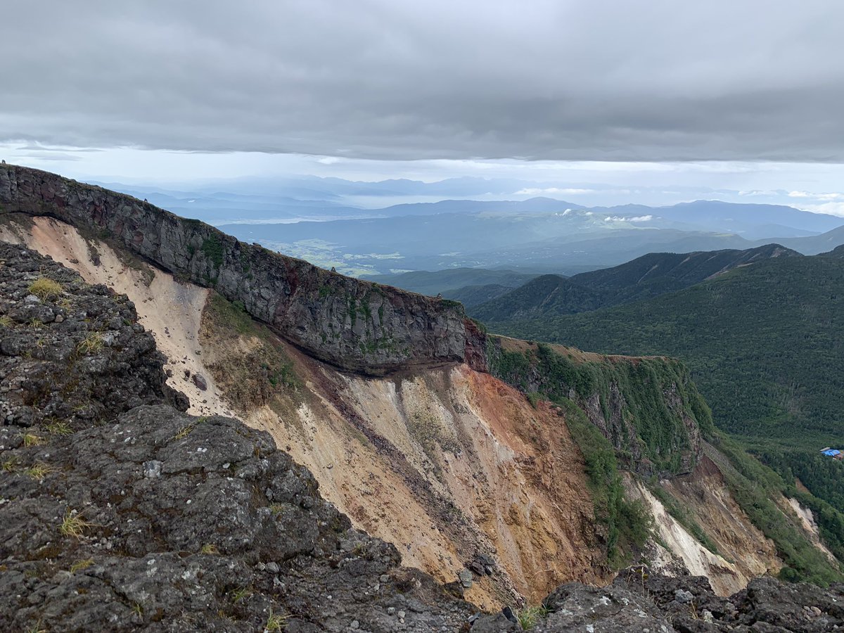 爆裂火口跡に転落しました とある熊の目撃情報の生存率が低そうって話 Togetter