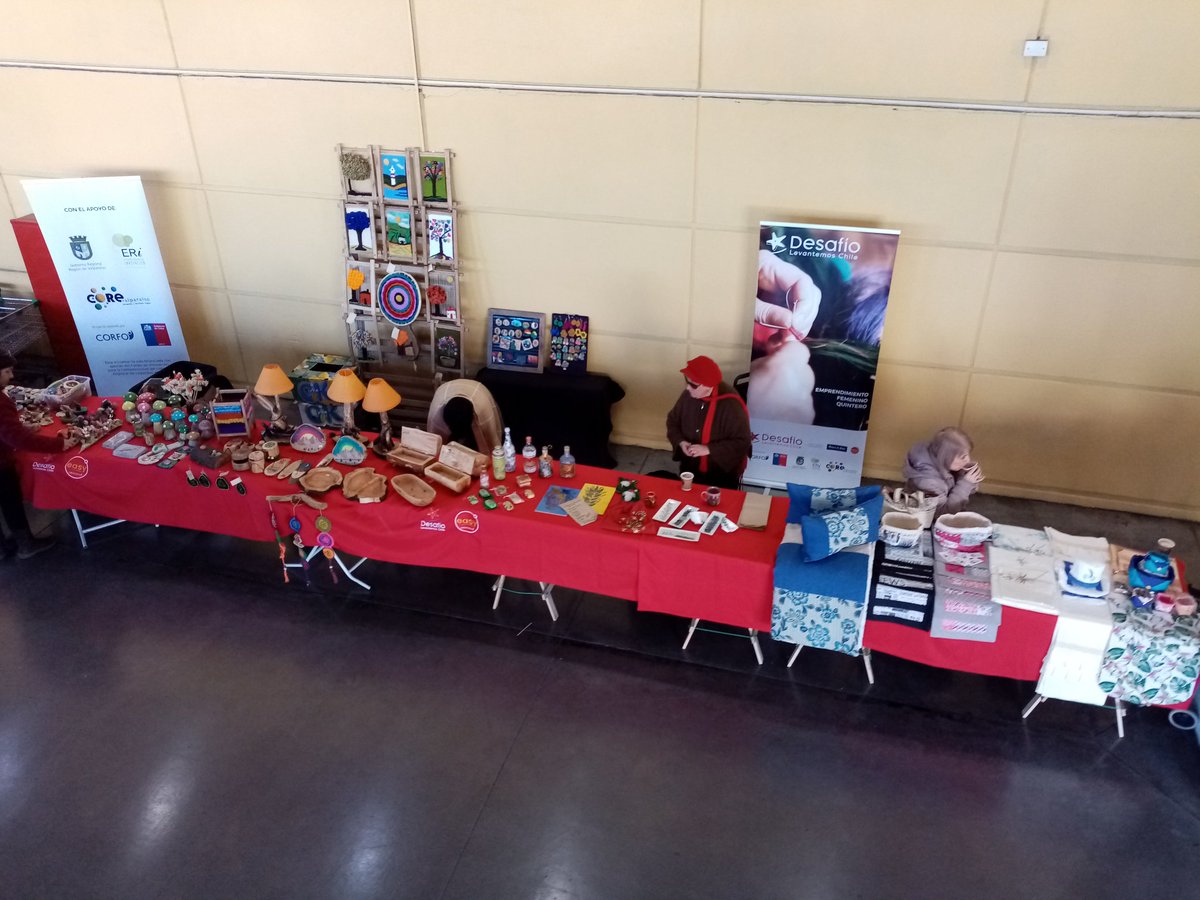 RegionDigitalCl's tweet photo. A esta hora y durante todo el día un grupo de emprendedoras de Quintero estará en la Feria local del Easy de Barón en Valparaíso. #ProgramaJefasDeHogar @sernameg_valpo @DesafioChile @sitiodelsuceso https://t.co/ljI51IoasQ