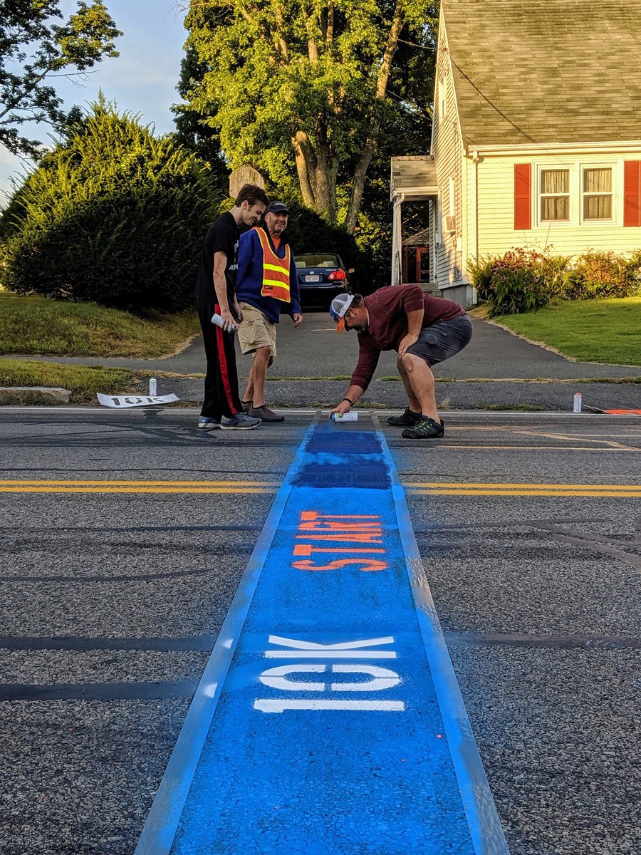 The lines are drawn, now it's up to you to meet the challenge!
Pre-registration at walpoleroadrace.org ends at 5:00 p.m. today. Remember to spread the word, and bring a friend to this wonderful Walpole Tradition!