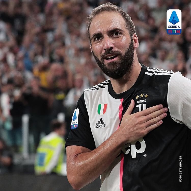 sifabio06's tweet photo. Pipita time #Higuain #SerieA #JuveNapoli https://t.co/Kfd8kH4K2Z