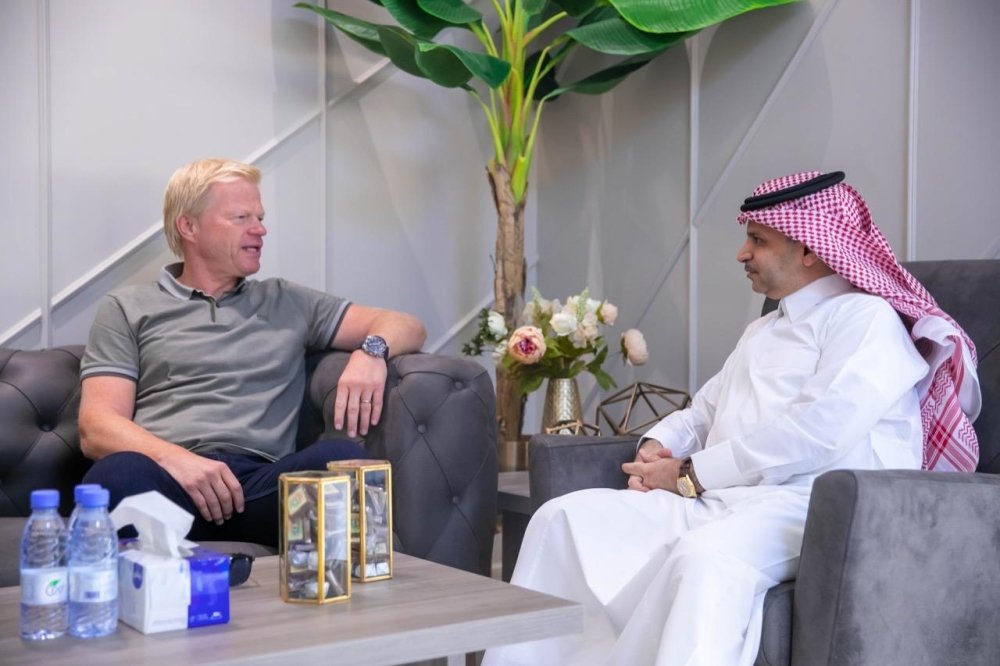AlHayat_Sport's tweet photo. "الرابطة" وأوليفر كان يناقشان تطوير الحراسة في #الدوري_السعودي
https://t.co/XBD1jJr2cb https://t.co/VkLMRLyX99