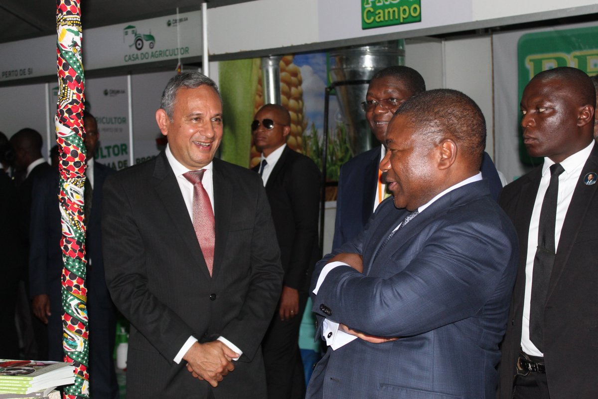 FAOMozambique's tweet photo. The Mozambican President @FNyusi congratulated @FAO´s work in #Mozambique, supporting #agriculture, during the largest agricultural, commercial and industrial fair in #Mozambique where @FAOMozambique is bringing options to promote agribusiness to small #farmers #FACIM2019. https://t.co/CEJVTUnuMN