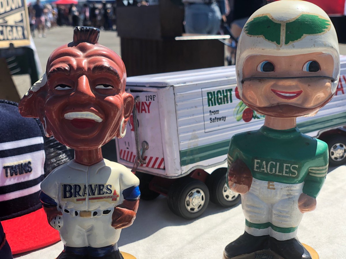 LTKofHK's tweet photo. One man’s junk is another man’s antique (@ Alameda Point Antiques Faire in Alameda, CA) https://t.co/HCR079xsxx https://t.co/jCnS0OpYd6