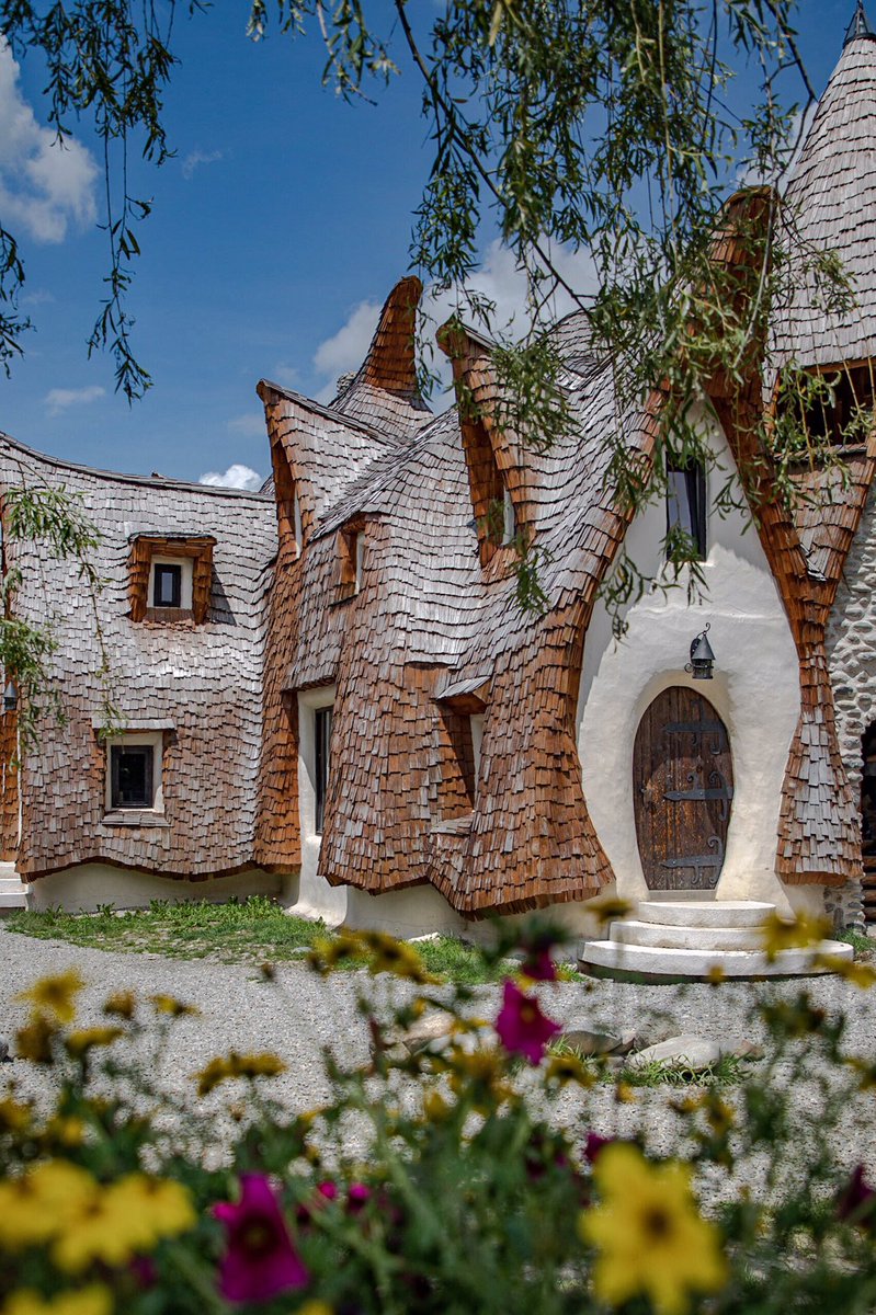 worldtravel_bug's tweet image. A Romanian fairytale! ❤️
#RoadTripRomania
